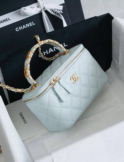 Chanel ✨💕✨
New collection ✨✨✨
SuperMaster Quality 🔥🔥
Available Now ❤️❤️❤️
For Price 👇 WTSP Text Zain 0568585901

Zain252
♥️♥️♥️