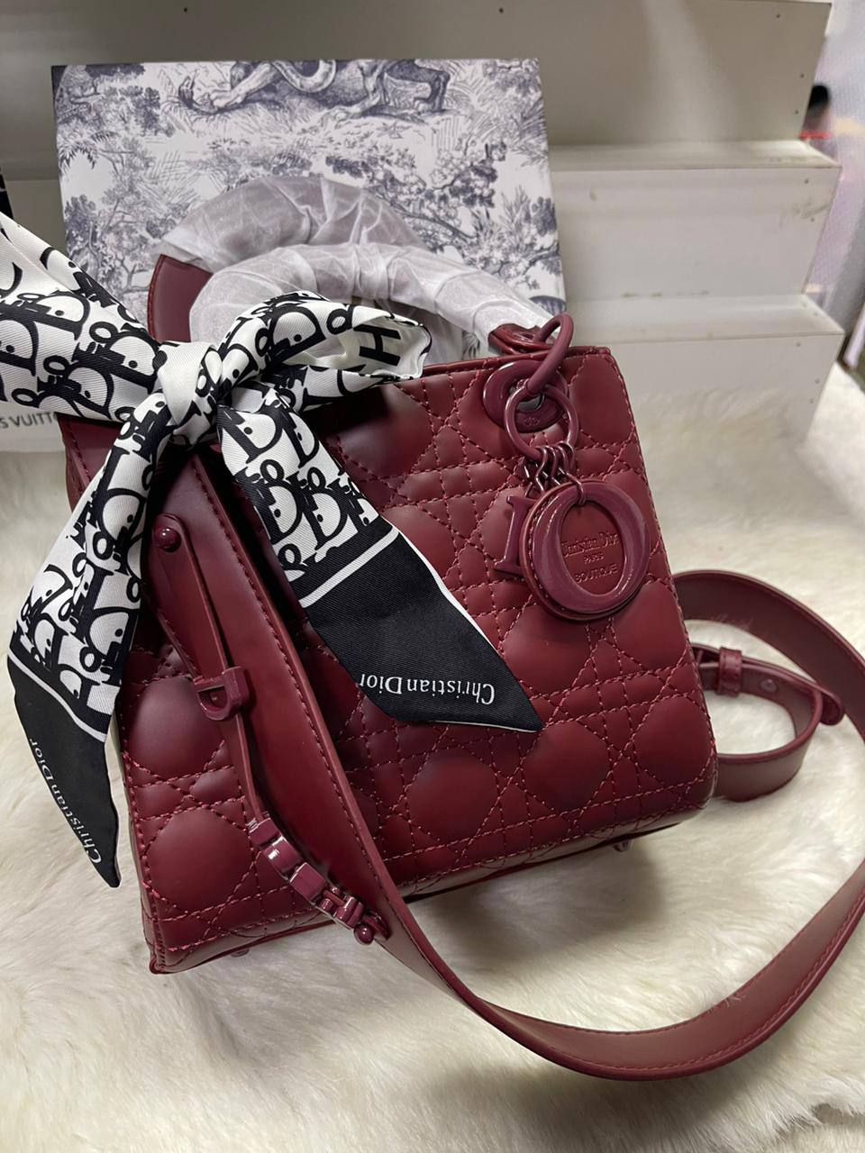 Dior
120 dhs🇦🇪

With Box
🎁🎁🎁

Zain50
♥️♥️♥️