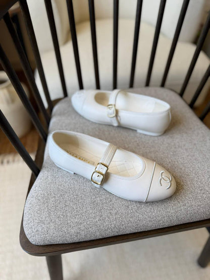 Chanel
𝑨𝑨𝑨 𝑸𝒖𝒂𝒍𝒊𝒕𝒚
𝑺𝒊𝒛𝒆 𝟑6 𝒕𝒐 𝟒2 
450 dhs✅

Zain81
♥️♥️♥️