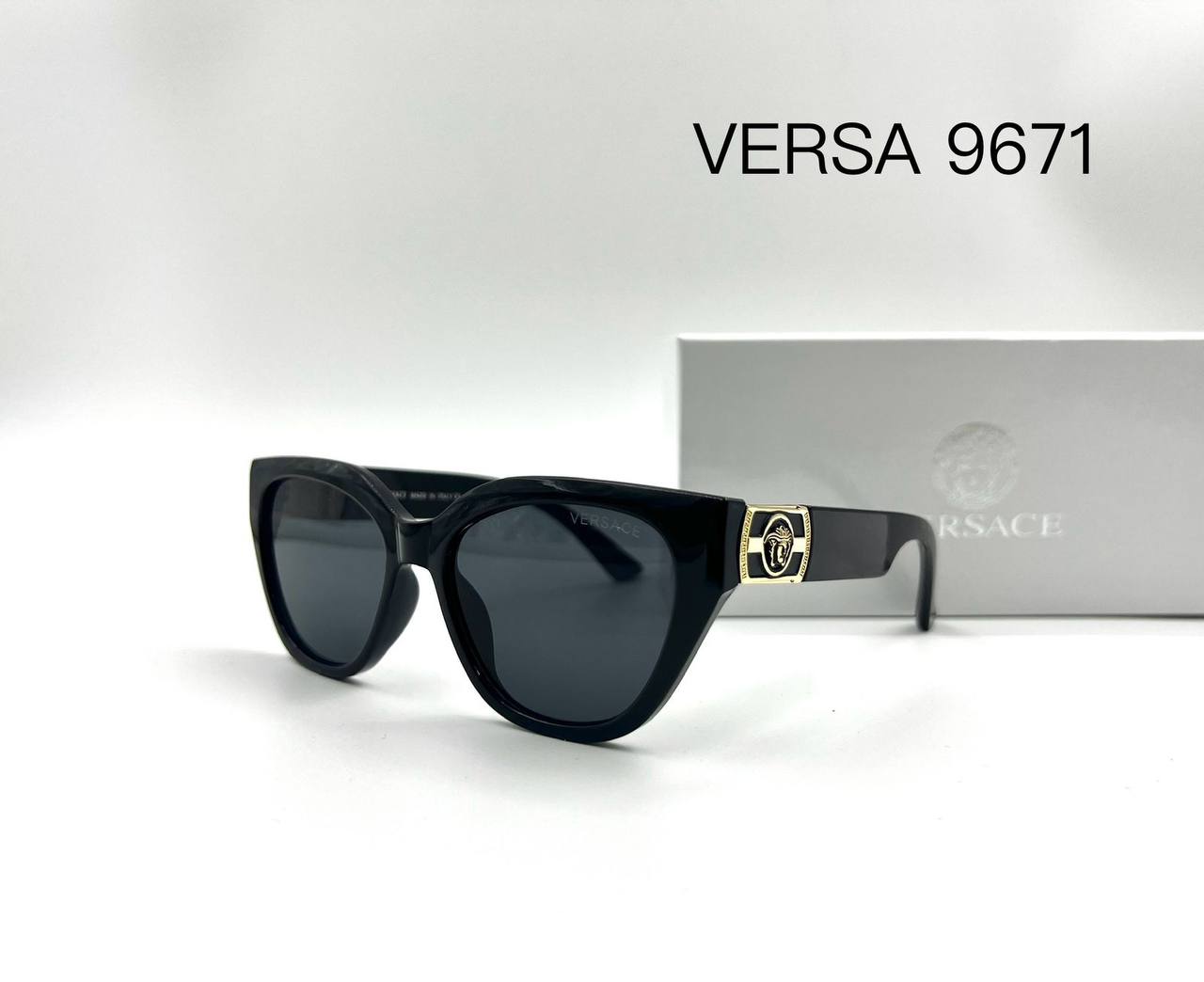 VERSACE💥*
Sunglasses 🕶️ 
good quality 💯
With master box 🗃️ 
50 dhs✅

Zain273
♥️♥️♥️