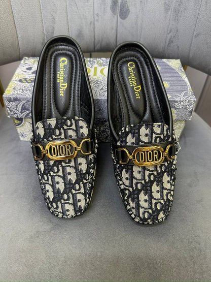 LV - Dior - Loewe
Size 36-41 
70 dhs❤️

Zain40
♥️♥️♥️
