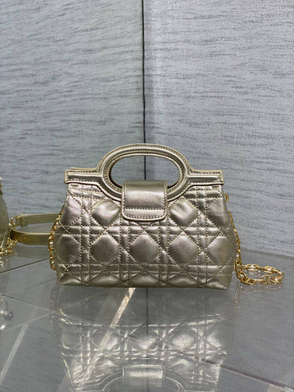 Dior Jolie Top Handle Mini Bag✅*
*Size 18 cm*
*Super Master*
For Price 👇 WTSP Text Zain 0568585901

Zain274
♥️♥️♥️