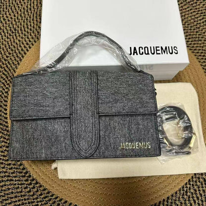 Jacquemus
110 dhs🪙🌨️
size：22CM
Good quality 

with box
🎁🎁🎁

Zain35
♥️♥️♥️