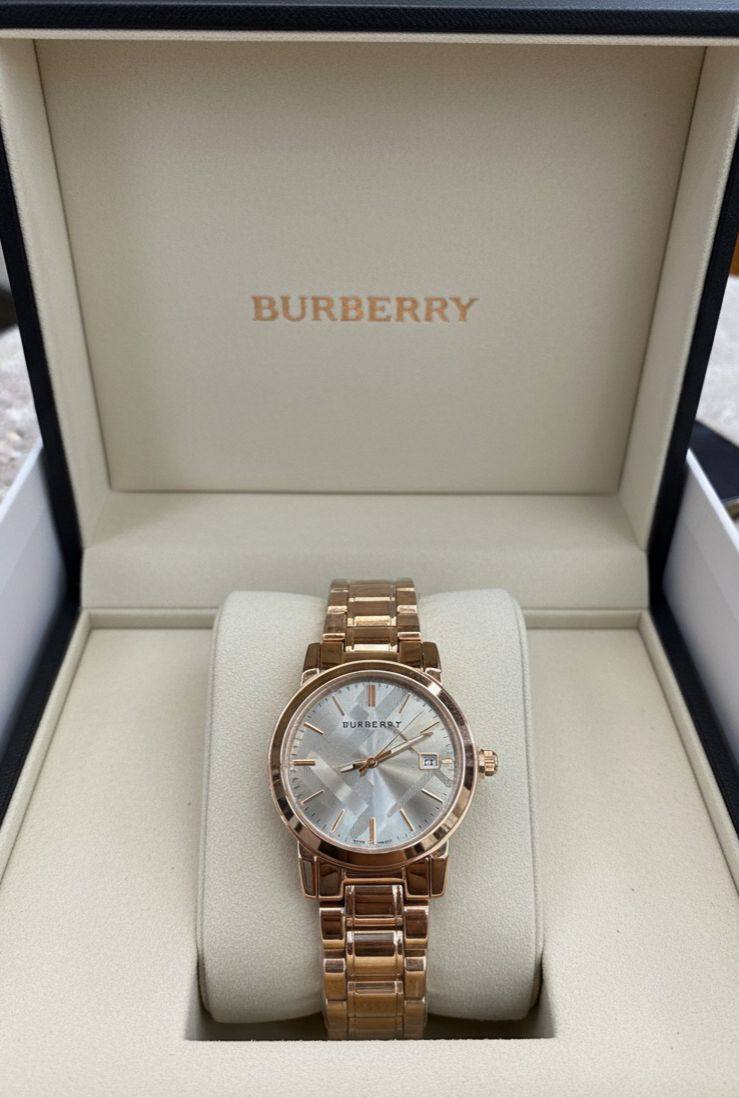 BURBERRY LADIES 
GOOD QUALITY 💯
60 dhs🪙💕

Zain133
♥️♥️♥️