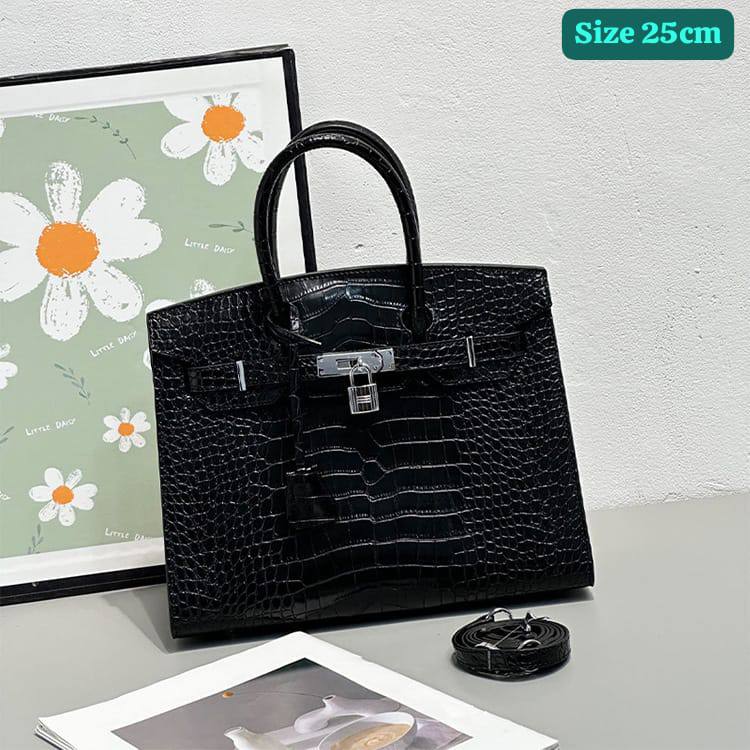 Hermes
Good quality 

with box 🎁🎁🎁

110 dhs💓

Zain186
♥️♥️♥️