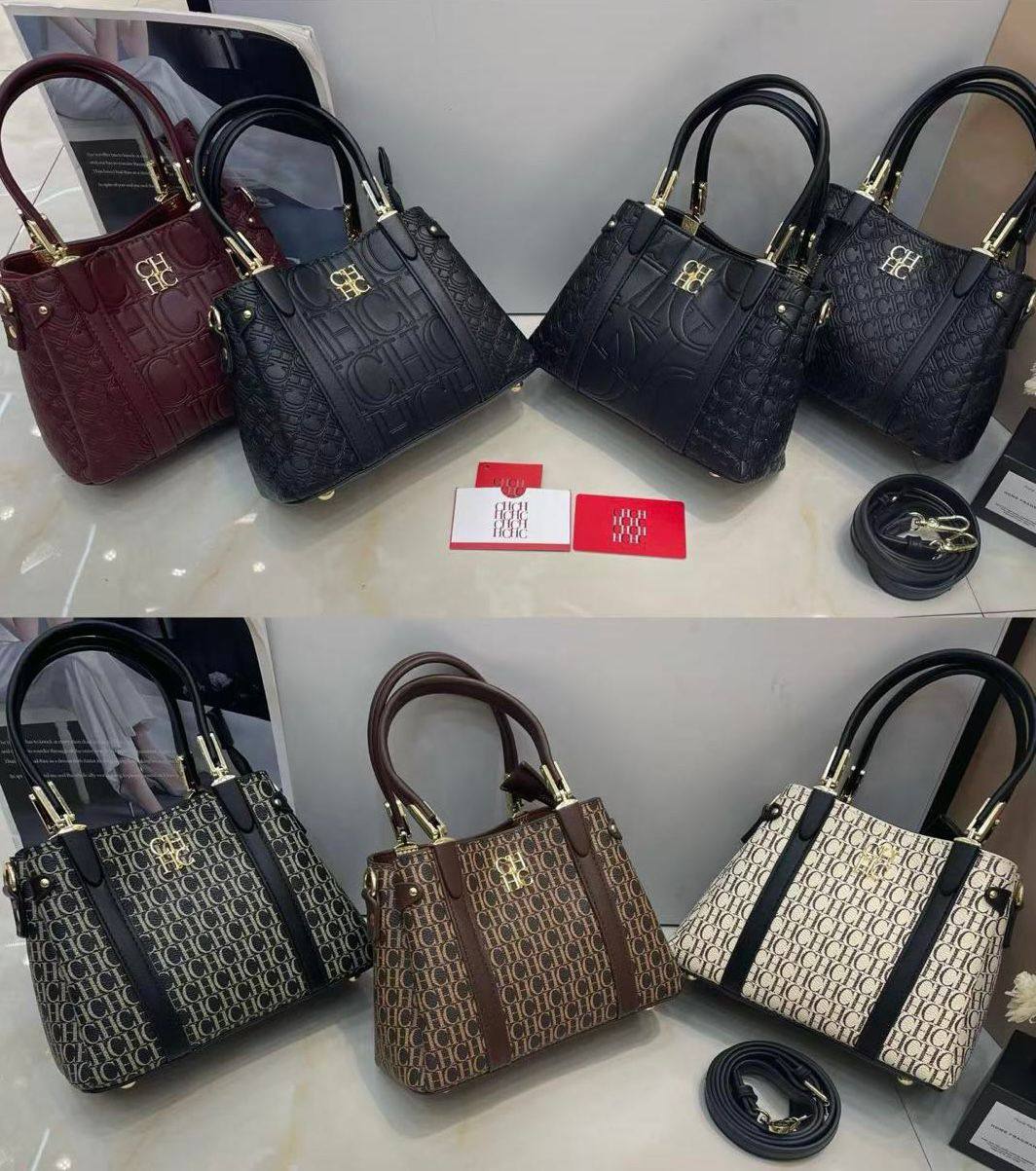 CH

95 dhs❤️

SIZE：22cm

High-quality product

 with a box
🎁🎁🎁

Zain35
♥️♥️♥️