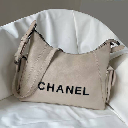 Chanel
 Good Quality 
105 dhs❤️

Zain250
♥️♥️♥️