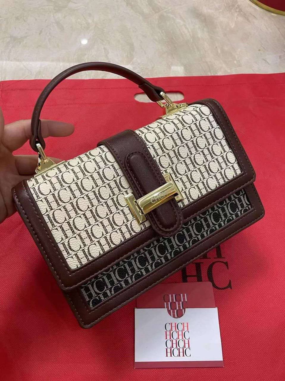 CH 
good Quality 
With Box 
🎁🎁🎁

105 dhs👑

Zain250
♥️♥️♥️