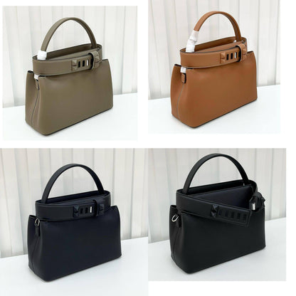 Hermes 💕💕🙋🏻‍♀️
Master 👌
Premium quality 28cm🥰 
420 dhs❣️

Zain228
♥️♥️♥️