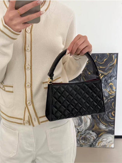 Chanel
100 dhs💓

Size:22.5/7/14

with box
🎁🎁🎁

Zain07
♥️♥️♥️