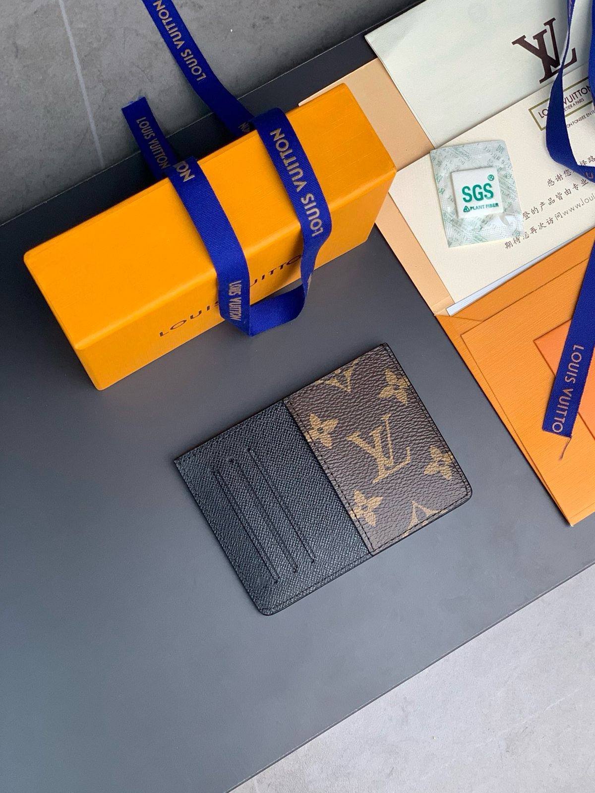 💞  *Lv*💞
💞*card holder*💞
210 dhs🪙🌨️

Zain275
♥️♥️♥️