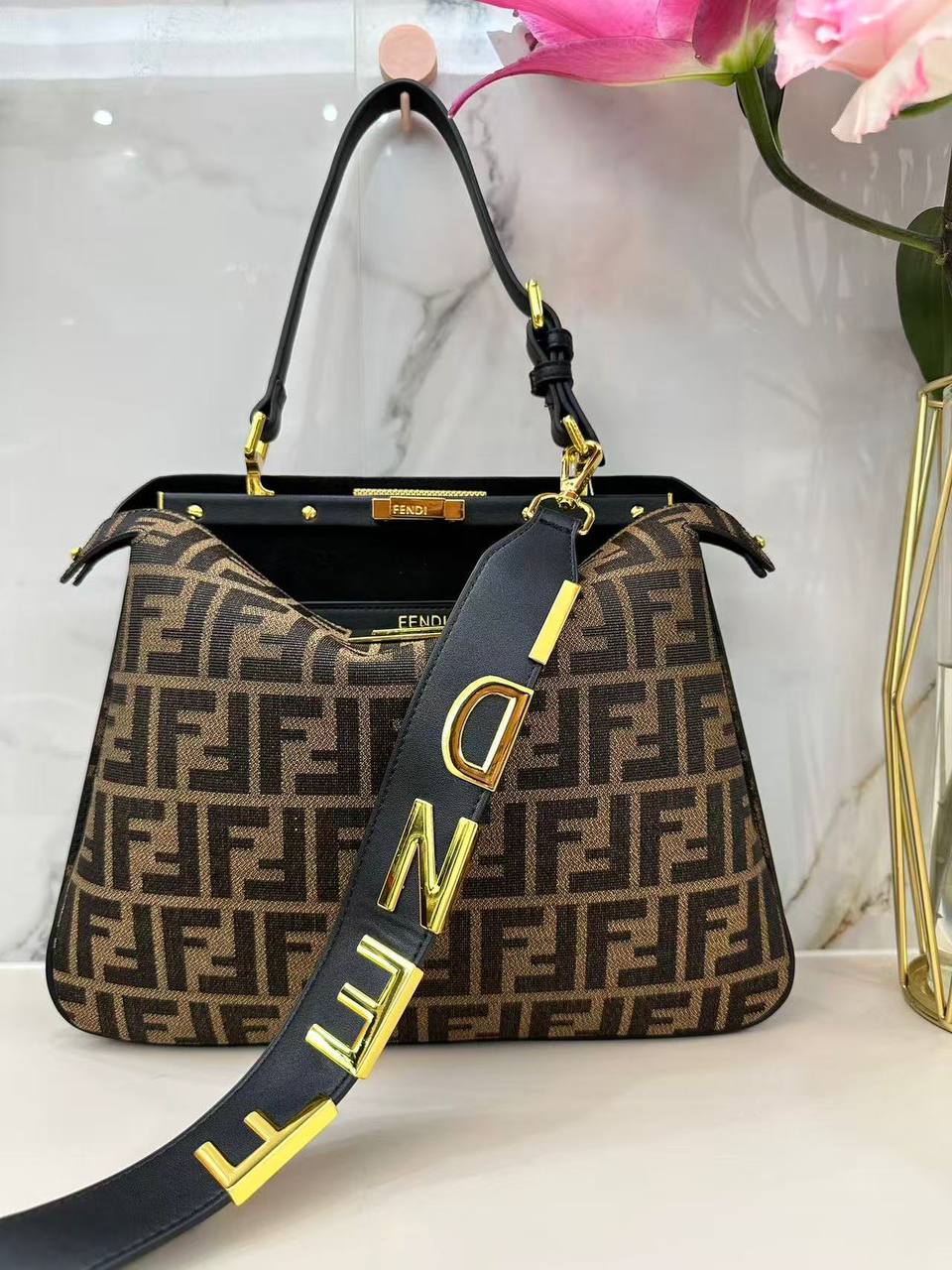 Fendi
High Quality
130 dhs🪙🌨️

Zain143
♥️♥️♥️