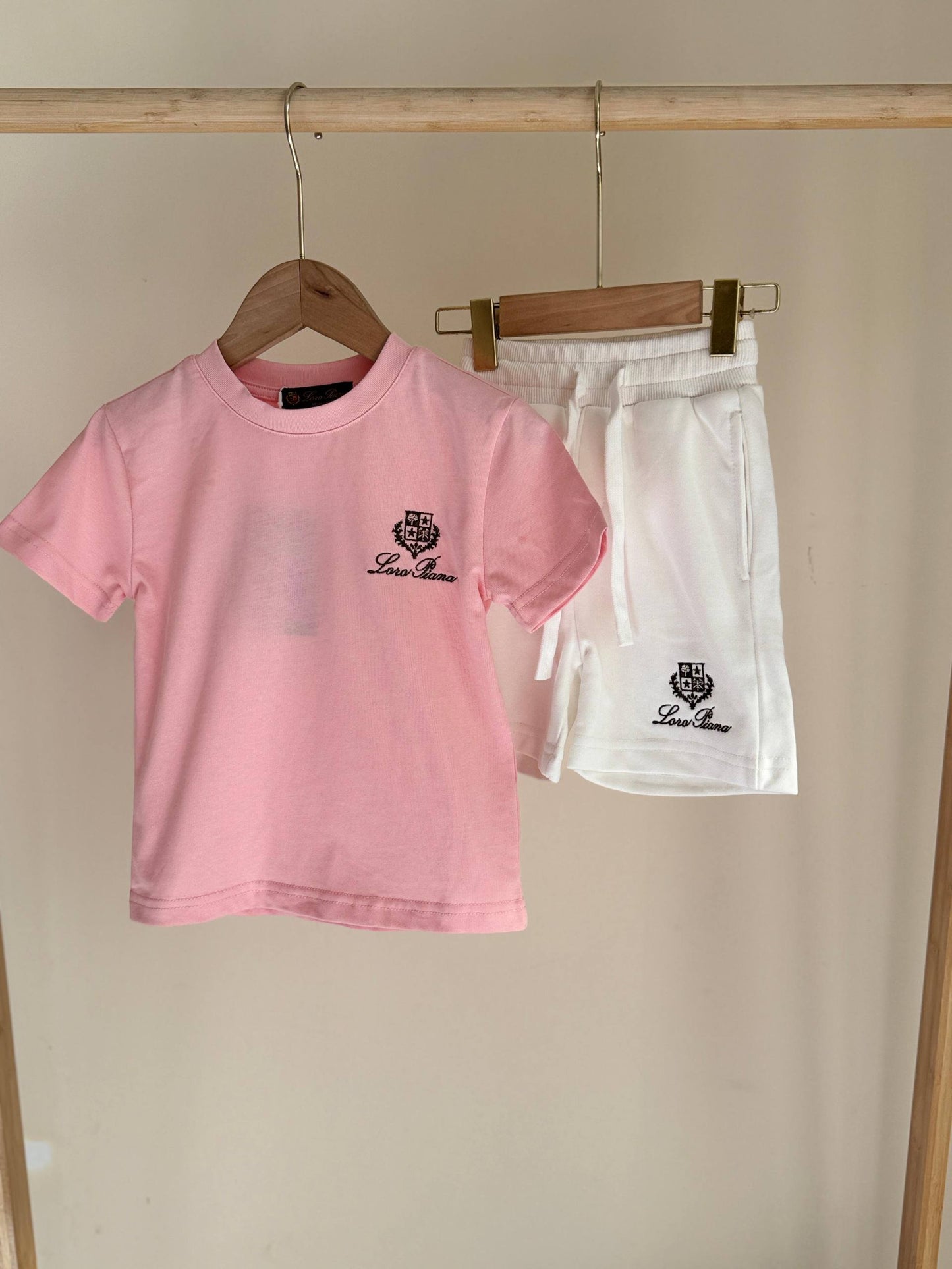 Loro Piana
 Super master quality 😍
Size:. 2/12years old 
240 dhs👑

Zain261
♥️♥️♥️