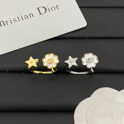 Dior set❤️‍🔥*
Necklace 🍁
Earring🦋
Bracelet ✨
Ring 💍 free size 
Master quality 💯
With normal boxes 📦 
165 dhs✅
With master box 🗃️ 
180 dhs✅

Zain216
♥️♥️♥️
