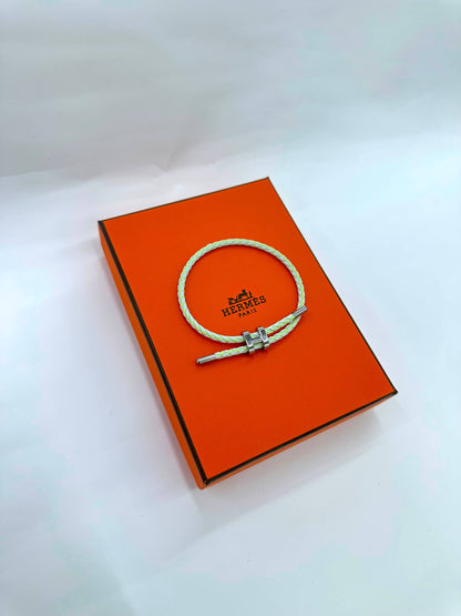 Hermes💫 

Hand band 

20 dhs🇦🇪🇦🇪

With black box 🎁

Zain263
♥️♥️♥️