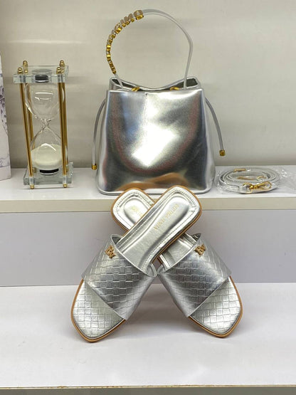 Bag & Slipper Set
160 dhs✅
Size 36…..41

Zain161
♥️♥️♥️