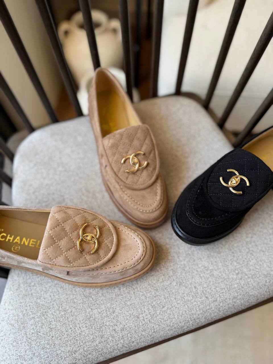 Chanel 
𝑨𝑨𝑨 𝑸𝒖𝒂𝒍𝒊𝒕𝒚
𝑺𝒊𝒛𝒆 𝟑5 𝒕𝒐 𝟒2 
450 dhs✅

Zain281
♥️♥️♥️