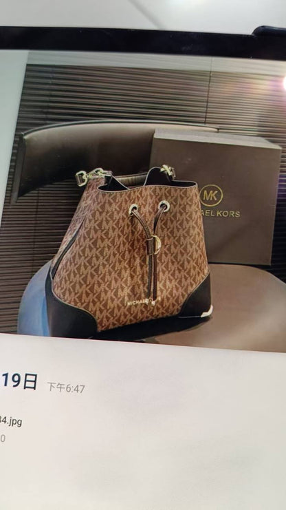 Bags
95 dhs✅

high quality 
With box
🎁🎁🎁

Zain26
♥️♥️♥️