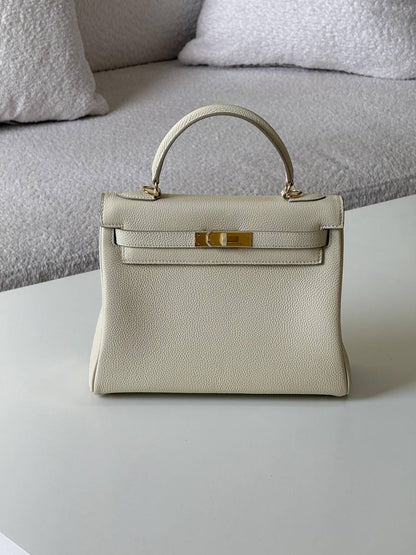 Hermes kelly togo 28cm💕
master quality😍

with box❤️
🎁🎁🎁

400 dhs🪙💕

Zain52
♥️♥️♥️