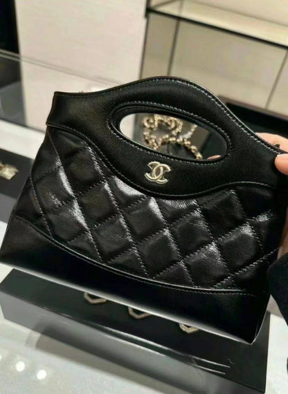 Chanel

90 dhs🇦🇪

with box
🎁🎁🎁

Zain35
♥️♥️♥️
