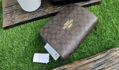 Coach

90 dhs💓

size：24cm

High-quality 


with box
🎁🎁🎁

Zain35
♥️♥️♥️