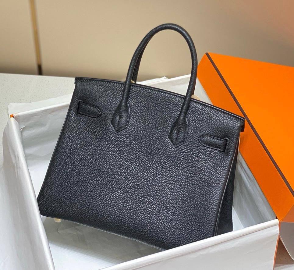 HERMES BIRKIN 
35CM 
GOOD QUALITY 
120 dhs✅

Zain295
♥️♥️♥️