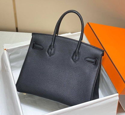 HERMES BIRKIN 
35CM 
GOOD QUALITY 
120 dhs✅

Zain295
♥️♥️♥️