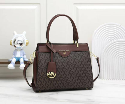 MK
Size :28cm
95 dhs🪙🌨️

Zain09
♥️♥️♥️