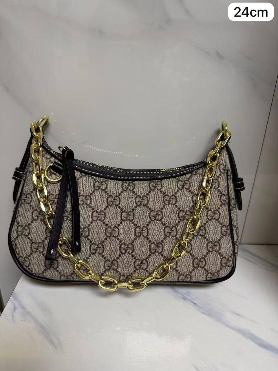 🌟 Gucci Emblem
1⃣️ First quality +🎁
Size : 24 * 16  cm
90 dhs❤️
with box🎁

Zain115
♥️♥️♥️