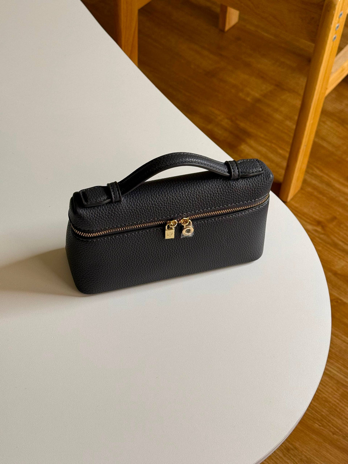 LORO PIANA 

19cm

320 dhs🇦🇪🇦🇪🇦🇪
 MASTER QUALITY
 With box🎁

Zain167
♥️♥️♥️