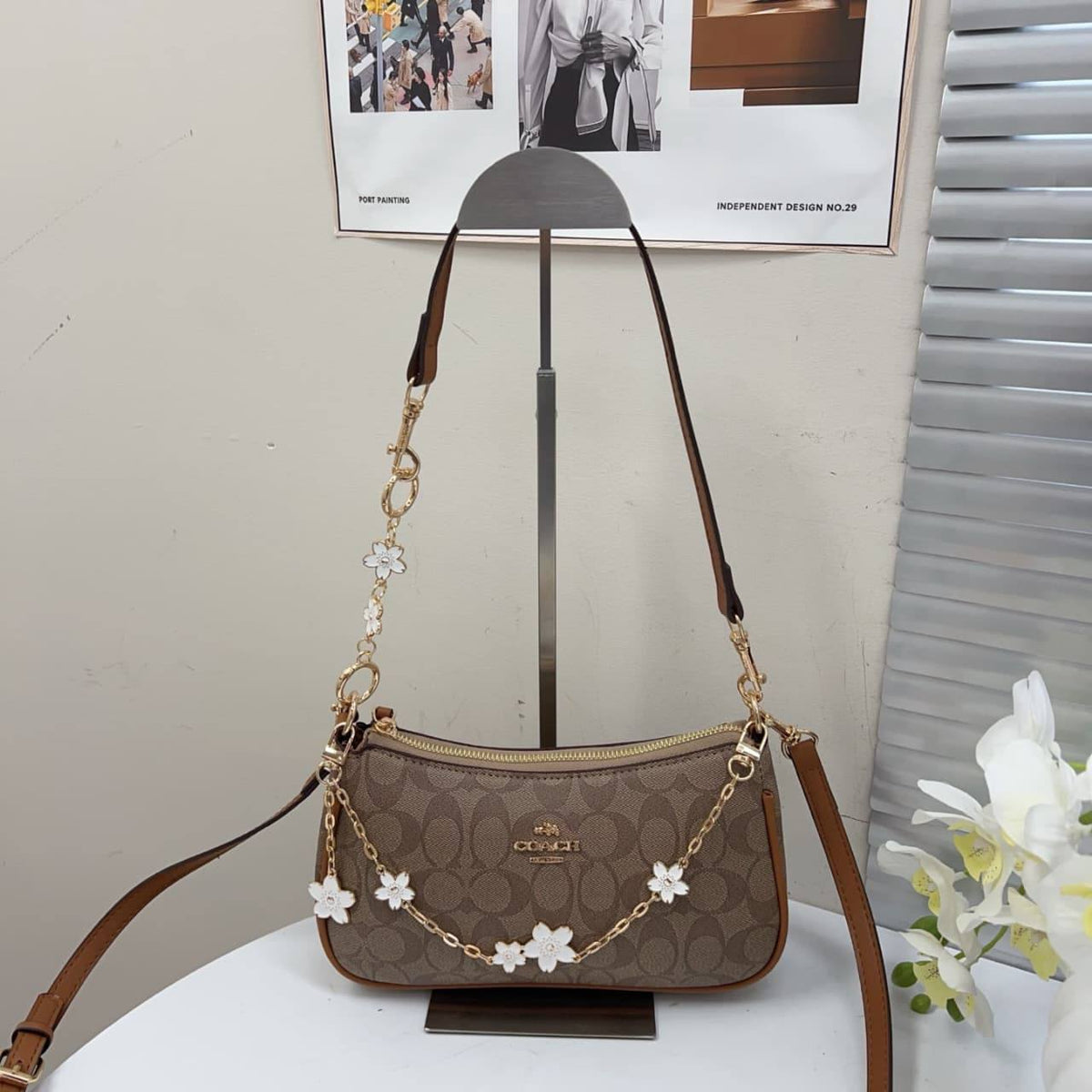 Coach 

With chain pendant

70 dhs🇦🇪🇦🇪

Zain232
♥️♥️♥️