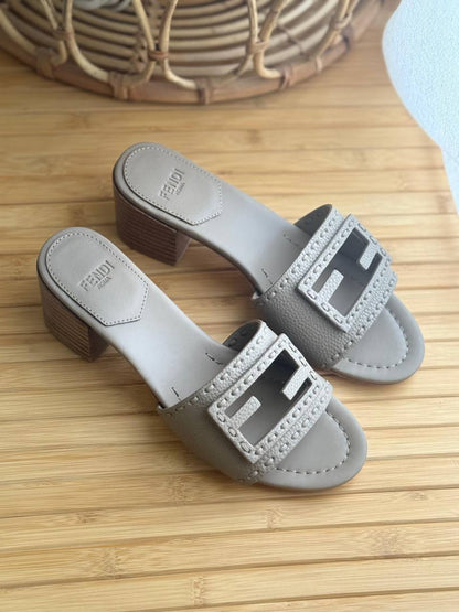 Fendi
*AAA Quality*
𝗦𝗶𝘇𝗲 𝟯𝟲 𝘁𝗼𝗼 𝟰𝟭 
400 dhs💓

Zain302
♥️♥️♥️