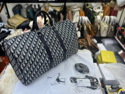 Lv - Gucci - Dior - Fendi - Prada - GOYARD 
Traveling Bag
Good Quality 
115 dhs❤️

Zain250
♥️♥️♥️