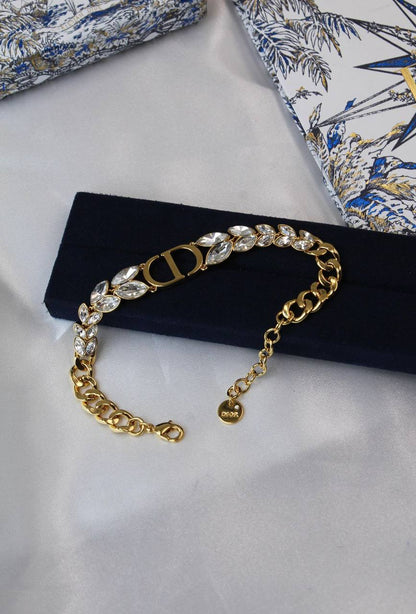 DIOR 🤍
* ⁠↗️ *Super Master Quality ®️*⬆️
* DIOR CD Chain Links with Stones PENDANT , EARINGS & BRACLET 

*360 dhs🌺*  with *Normal* Box & Bag
*380 dhs🌺*  with 2 *Orignal* Packaging 🎁

Zain209
♥️♥️♥️