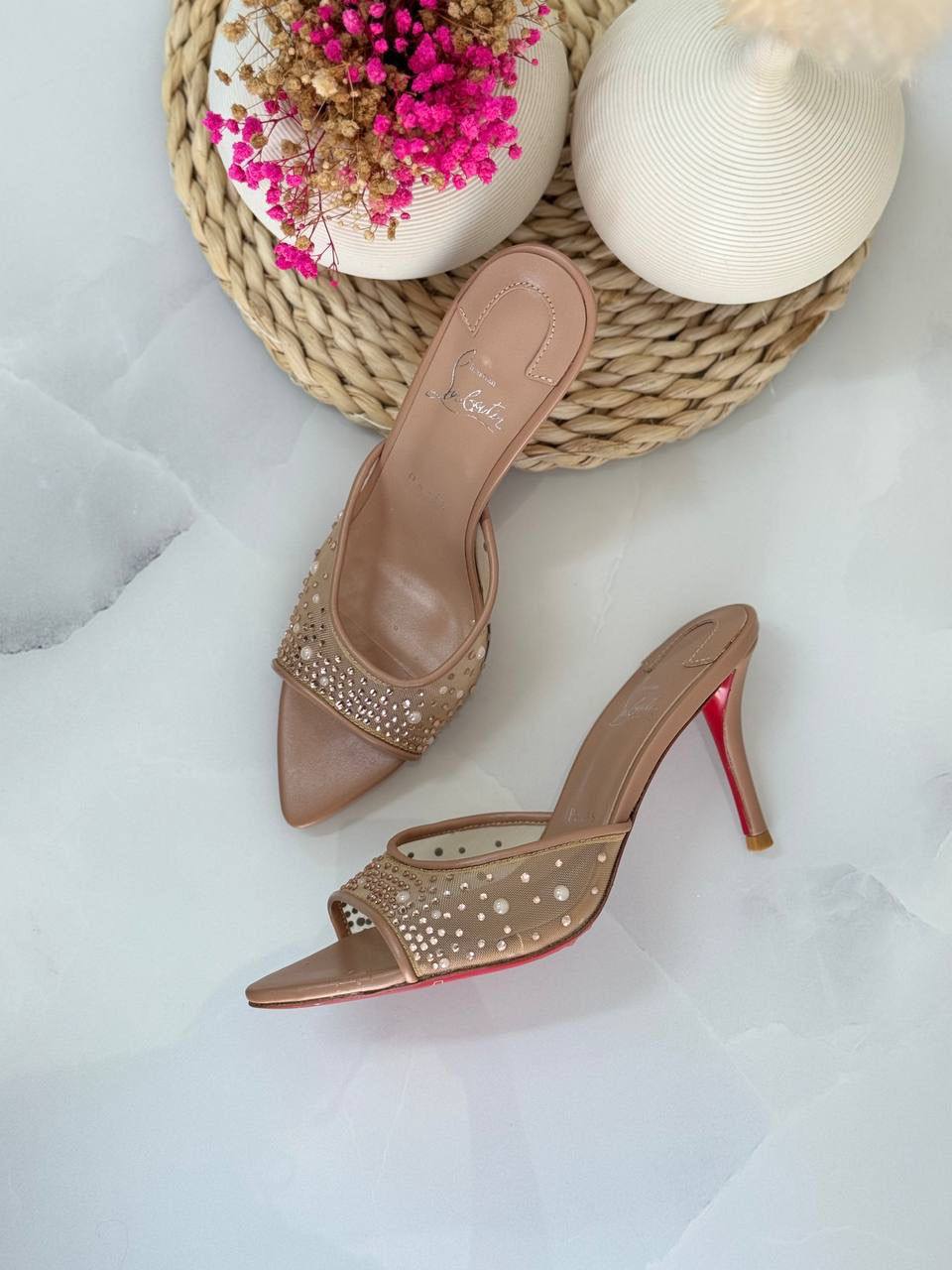 CHRISTIAN LOUBOUTIN
Vip quality
Size 36 to 41
450 dhs✅

Zain113
♥️♥️♥️