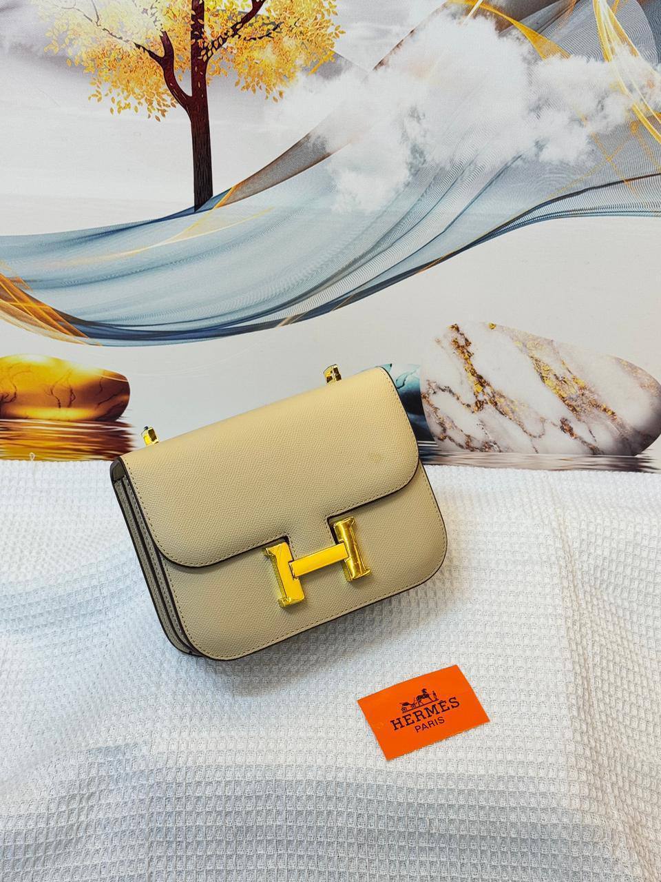 Hermes

Best quality

With box’s
🎁🎁🎁

100 dhs💓
size 19cm

Zain158
♥️♥️♥️