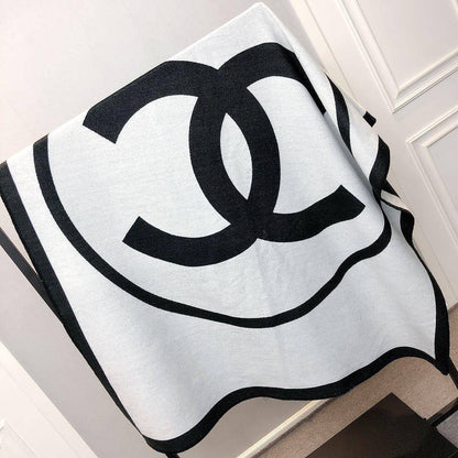 New collection 
Master 
Throw blanket in Merinos wool and cashmere (90%
rinos wool, 10% cashmere)
Size 135*170
👉🏽Blanket 
140 dhs🪙🌨️
👉🏽Pillows with feeling
80 dhs🪙🌨️

Zain99
♥️♥️♥️