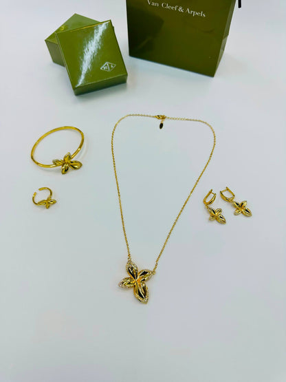 SET
Necklace ✨
Earring 🦋
Bangle 😍
Ring 💍 
With normal boxes 📦 
60 dhs🇦🇪🇦🇪

Zain216
♥️♥️♥️
