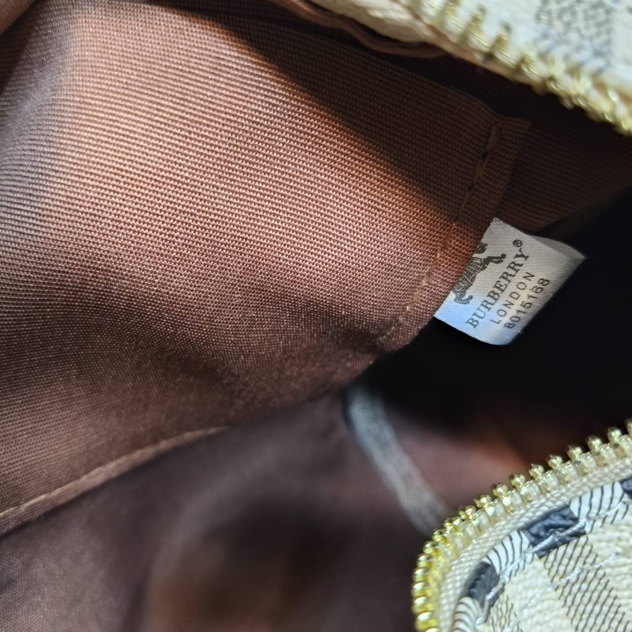 Burberry  ʙᴏᴡʟɪɴɢ ʙᴀɢ
sᴘᴇᴇᴅʏ ᴛᴏᴘ ʜᴀɴᴅʟᴇ ʙᴀɢ
ᴡɪᴛʜ ᴛᴡɪʟʟʏ /ʀɪʙʙᴏɴ ʟᴀᴄᴇ
ɢᴏʟᴅ ʜᴀʀᴅᴡᴀʀᴇ

  ✦ sɪᴢᴇ SMALL ᴘʀɪᴄᴇ :*70 ᴅʜs* 
  ✦ sɪᴢᴇ MEDIUM ᴘʀɪᴄᴇ : *75 ᴅʜs*

Zain31
♥️♥️♥️