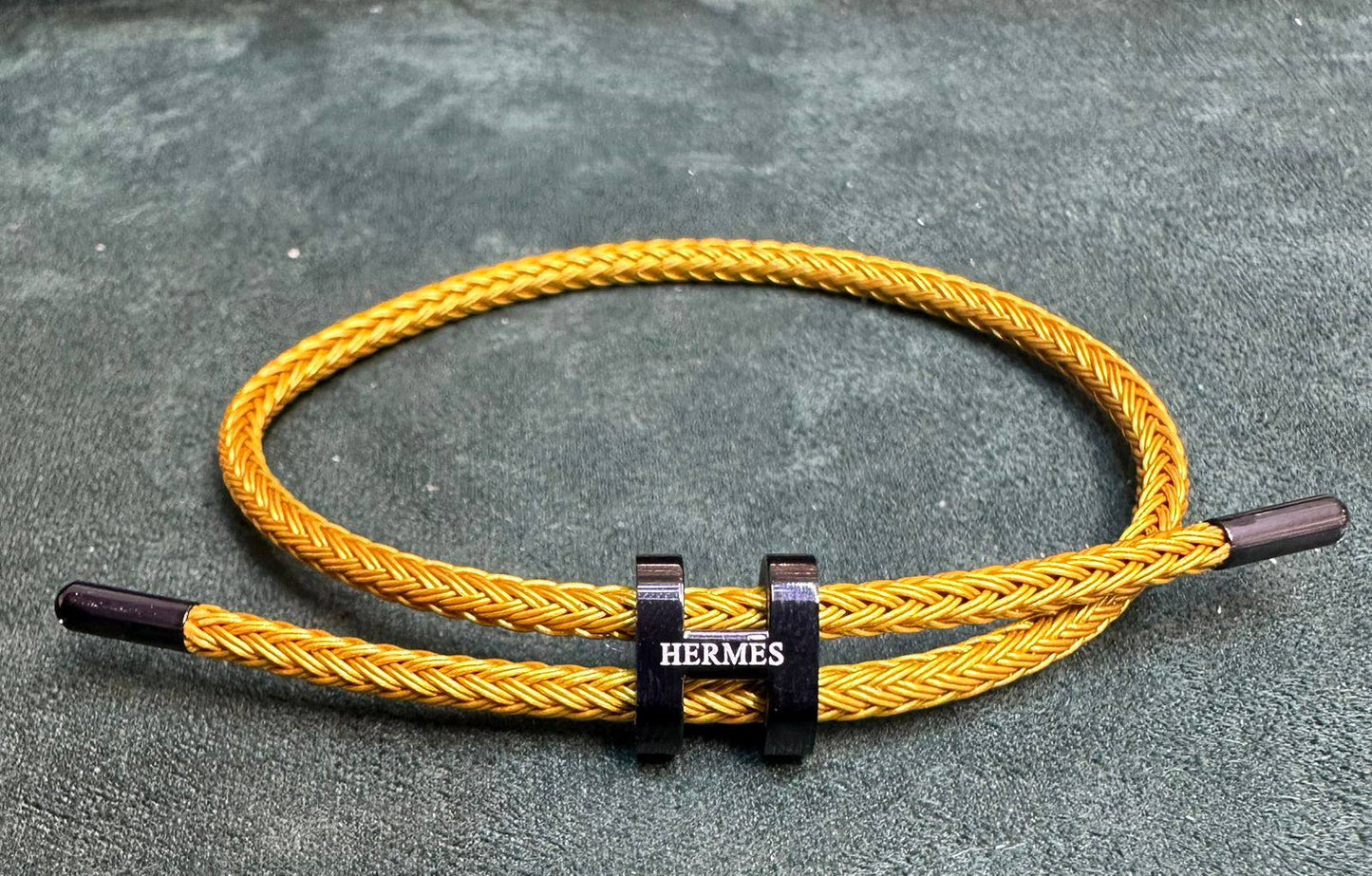 Hot moving 🔥🔥🔥 
Hermes UNISEX Bracelet. 
Water proof 💦💦💦
30 dhs❣️

Zain243
♥️♥️♥️