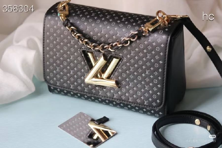 LV
Master🌺
350 dhs✅

Zain10
♥️♥️♥️