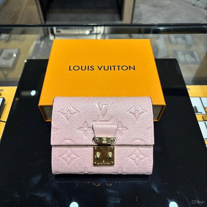 *women WALLET*

*MASTER QUALITY*

140 dhs❣️

Zain202
♥️♥️♥️