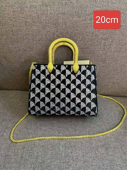 Moynat

110 dhs✅

with box
🎁🎁🎁

Zain26
♥️♥️♥️