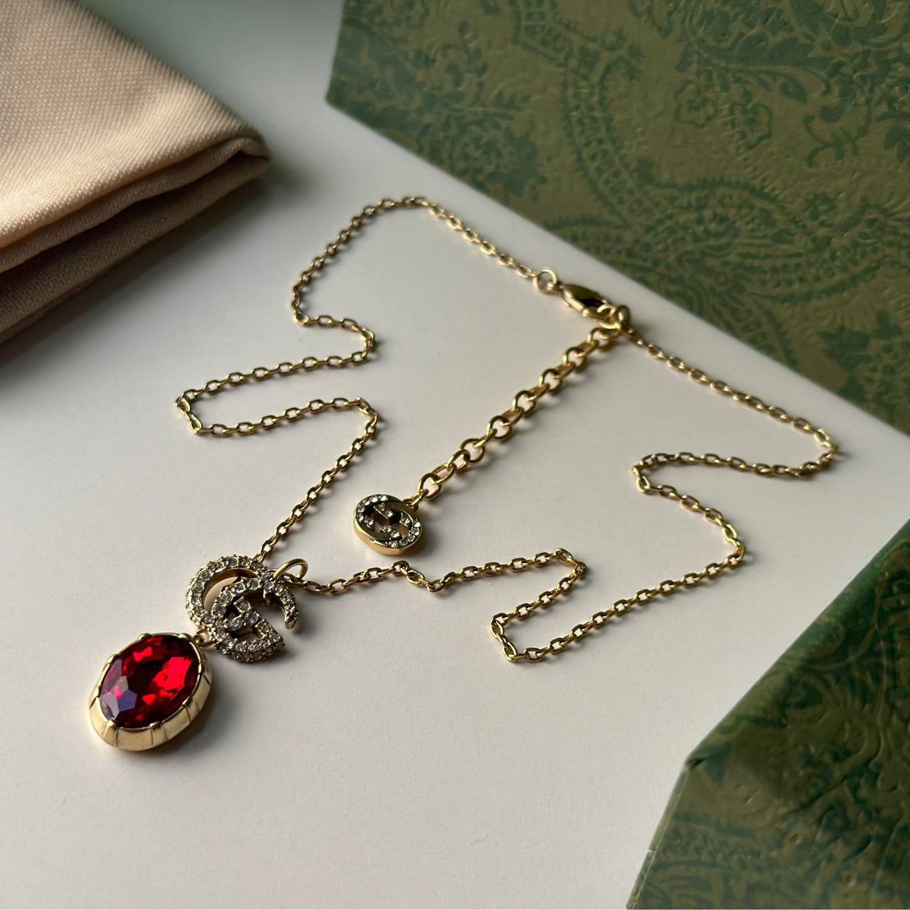 Gucci ❤️‍🔥*
Necklace 💥
Master quality 💯
With normal boxes 🗃️ 
50 dhs✅
With master box 📦 
65 dhs✅

Zain216
♥️♥️♥️