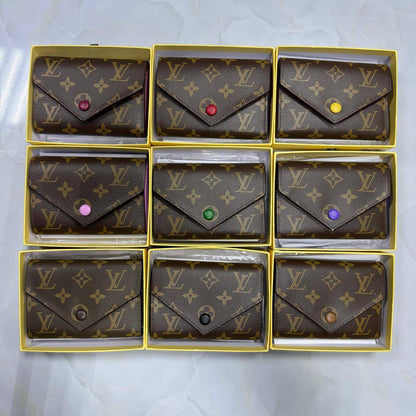 LV 
women's Wallet
35 dhs🪙🌨️

with Box
🎁🎁🎁

Zain50
♥️♥️♥️