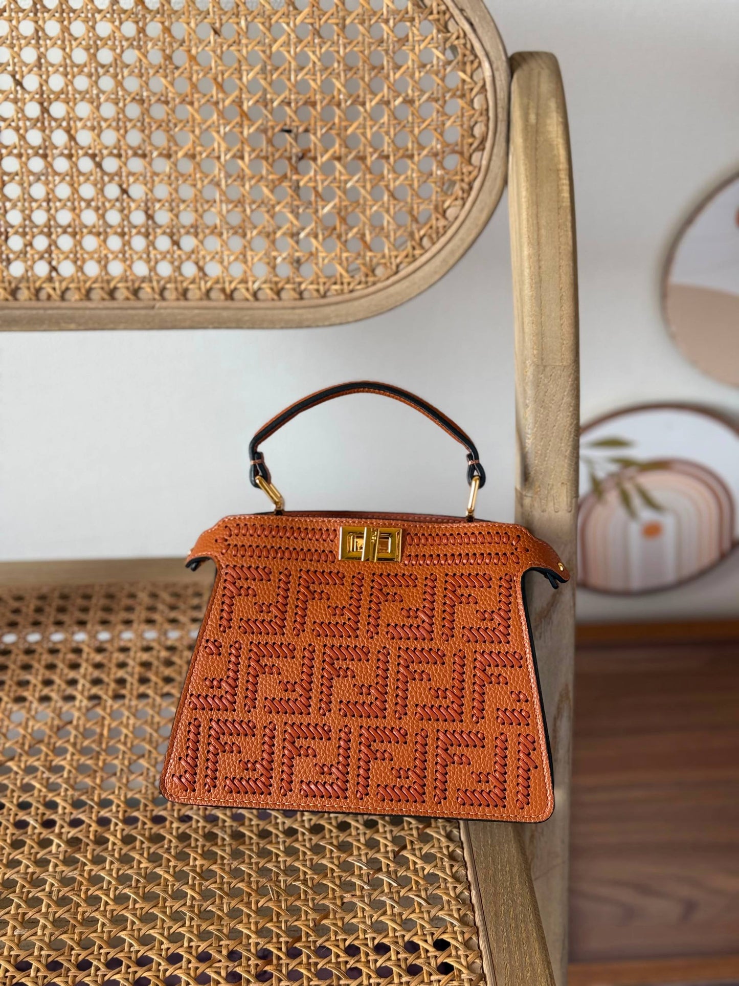 New Collection✨✨✨✨
FENDI
20cm
430 dhs✅
*MASTER QUALITY*
With box🎁

Zain167
♥️♥️♥️