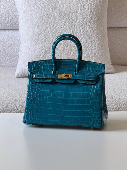 Hermes

birkin croc 25cm💥
Master quality ✅
with box📦

780 dhs❣️

Zain52
♥️♥️♥️