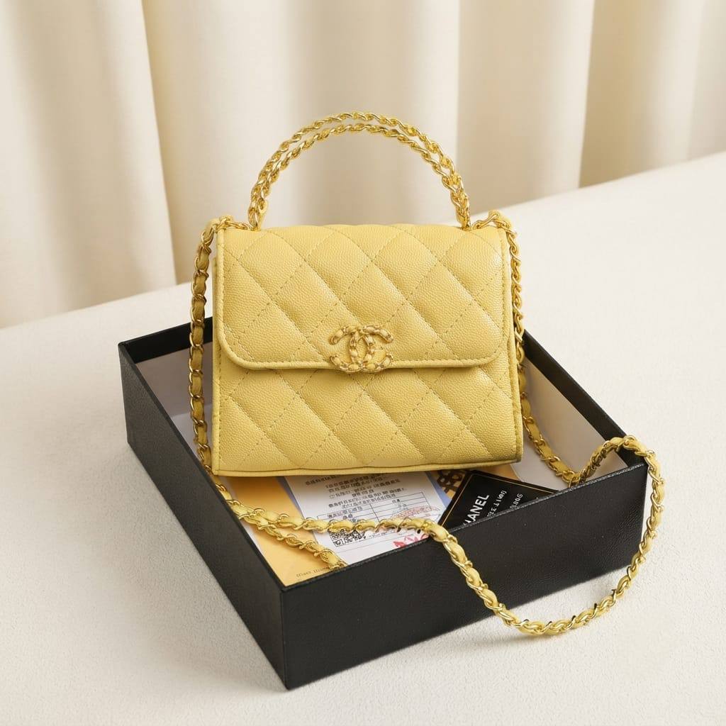 Chanel ᴍɪɴɪ ᴛᴏᴘ ʜᴀɴᴅʟᴇ
ғʟᴀᴘ ᴄʀᴏssʙᴏᴅʏ ʙᴀɢ
ɢᴏʟᴅ ᴄʜᴀɪɴ ʜᴀʀᴅᴡᴀʀᴇ
sɪᴢᴇ: 15 cm
ᴡɪᴛʜ  BOX

95 dhs💛

Zain31
♥️♥️♥️