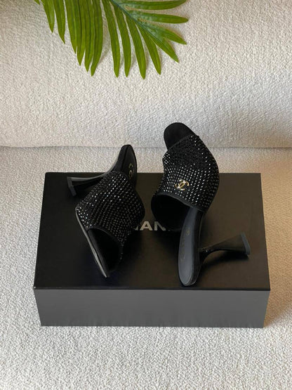 CHANEL 
SuperMaster Quality 💯
470 dhs❤️💚❤️💚
Size: 36-41💥

Zain171
♥️♥️♥️