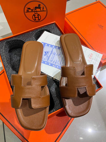 Hermes Flat Slippers
Size 36 To 41
90 dhs💓

Zain241
♥️♥️♥️